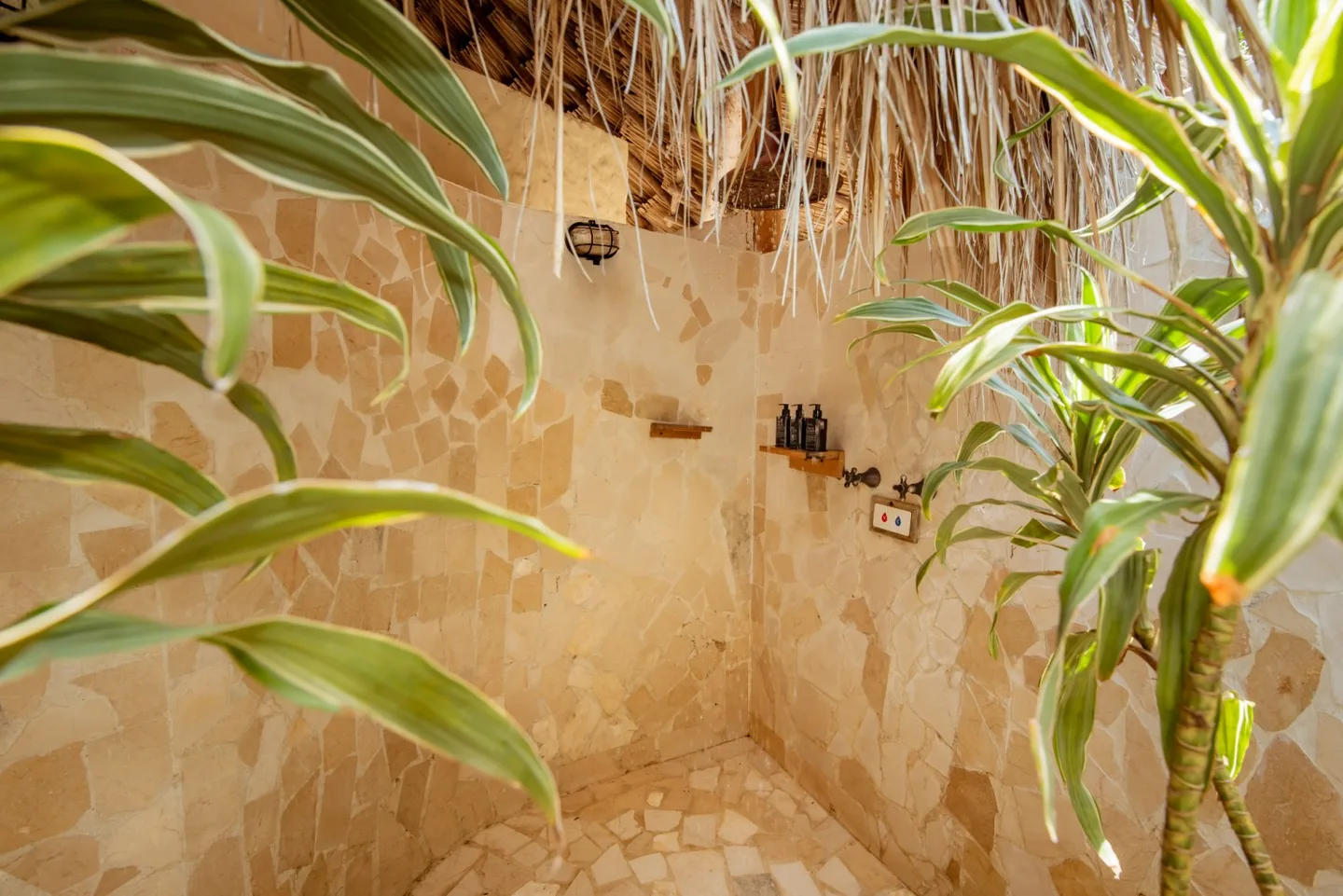Bathroom — Cabaña with Plunge Pool — Blue Apple Beach, Playa Mamón, Isla Tierra Bomba