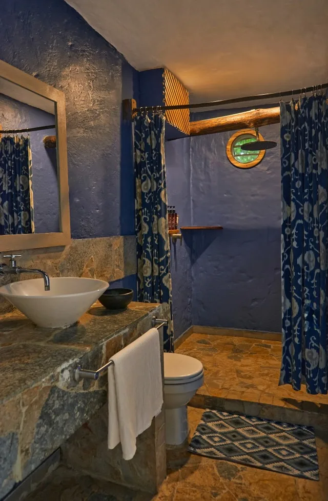 Bathroom — Standard Double — Blue Apple Beach, Playa Mamón, Isla Tierra Bomba