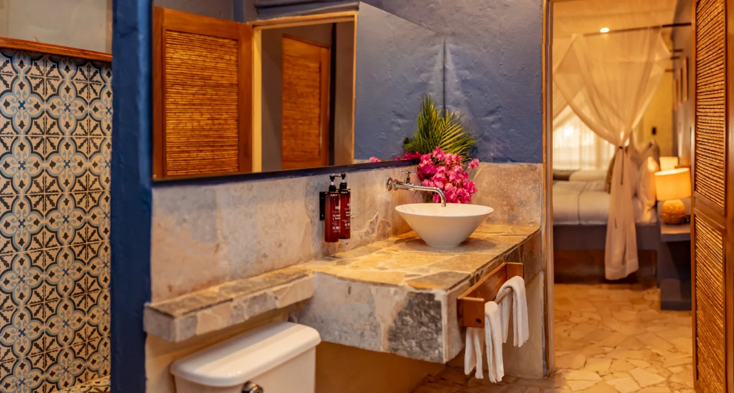 Bathroom — Superior Family - Twin — Blue Apple Beach, Playa Mamón, Isla Tierra Bomba
